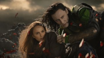 Natalie Portman y Tom Hiddleston en una escena de 'Thor: The Dark World'.