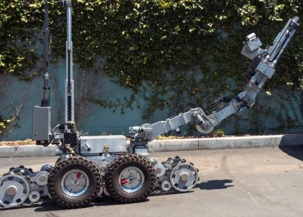 Un robot similar fue mostrado en un recorrido ofrecido a La Opinión por el LAPD en el 2014. 
