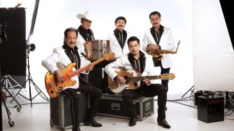 Los músicos pronunciarán algunas palabras, hará la cuenta regresiva y festejarán con un brindis.