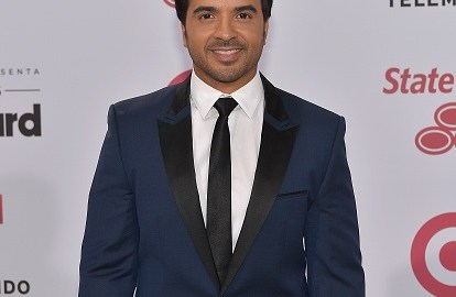 Ahora hasta la vista del cantante Luis Fonsi genera polémica en las redes sociales.