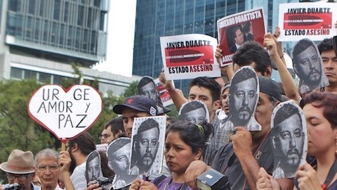 Un grupo de fotógrafos decidió que todo el material tomado en la marcha por el asesinato de su colegas y cuatro mujeres sea firmado al fallecido.