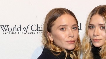 Las gemelas Olsen son exitosas en la moda pero sus exbecarios se quejan de abusos en su empresa.