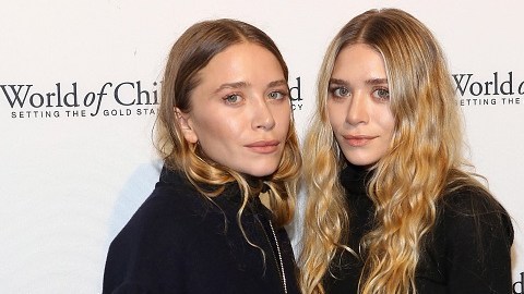 Las gemelas Olsen son exitosas en la moda pero sus exbecarios se quejan de abusos en su empresa.