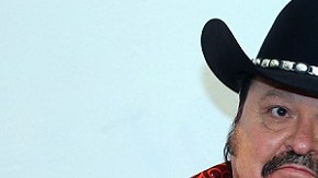 El cantante está ansioso por trabajar en alguna película así como con Paquita la del Barrio y hasta con Daddy Yankee.