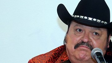 El cantante está ansioso por trabajar en alguna película así como con Paquita la del Barrio y hasta con Daddy Yankee.