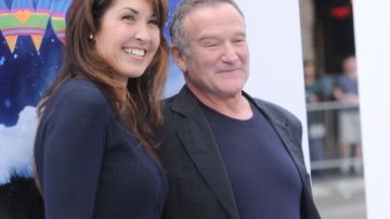 Susan Schneider y Robin Williams posaron en la alfombra roja de "Happy Feet Two".