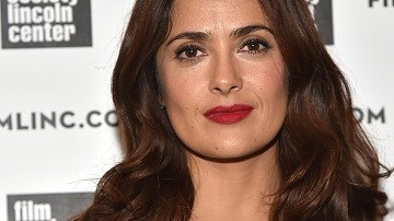 La actriz mexicana Salma Hayek habló desde su carrera hasta la política y su natal México.