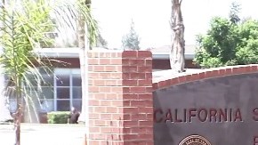 El ataque se produjo en la Escuela para Sordos de California, ubicada en Riverside.