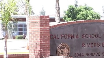 El ataque se produjo en la Escuela para Sordos de California, ubicada en Riverside.