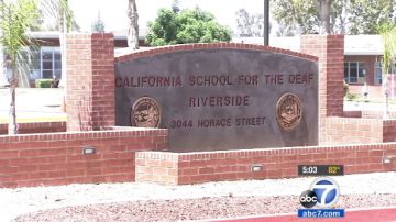El ataque se produjo en la Escuela para Sordos de California, ubicada en Riverside.