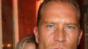 Salvador exhortó a Lenny para mejorar su conducta.