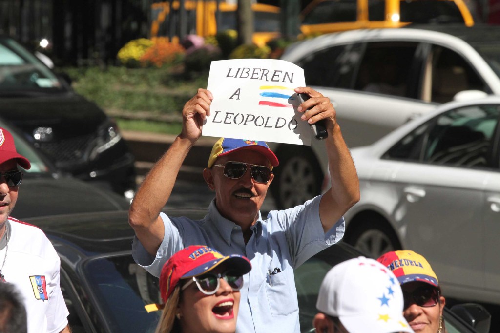 09-19-2015_006_Venezuela_Colombians