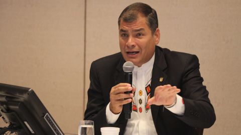 09-29-2015_03_Correa