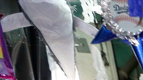 Las piñatas con la imagen del precandidato presidencial republicano comenzaron a aparecer en México desde el momento en que Trump declaró que los mexicanos solo traían criminalidad a este país. Pero ya están en muchas de las tiendas de piñatas de Los Ángeles, especialmente en lo que se conoce como el "distrito de las piñatas" en el centro de Los Ángeles, en la esquina de las calles Alameda y Olympic.