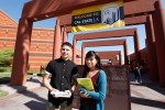 Jonathan Amado y Karen Martínez no han sentido el peso de ser alumnos novatos en la universidad Cal State Los Ángeles (CSULA).