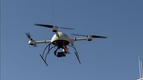 Un hombre es acusado de interferir en una investigación policial usando su drone. /Archivo