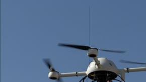 Un hombre es acusado de interferir en una investigación policial usando su drone. /Archivo