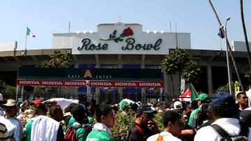 El Rose Bowl ahora tendrá aficiones divididas.