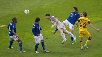 El gol de último segundo del portero del América, Moisés Muñoz, sobre Cruz Azul, en la final del Clausura 2013. Foto: MEXSPORT.