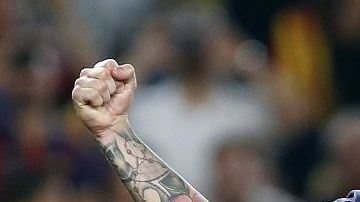 Lio Messi enseñó el músculo y pudieron ser tres.