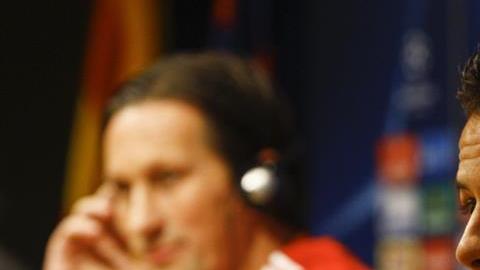 Chicharito, en Champions ahora contra el Barcelona.