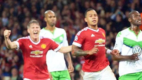 Juan Mata celebra su gol ante el Wolfsburg.