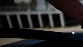 Para obtener el agua, todo lo que debes hacer es llevar recipientes donde colocarla.