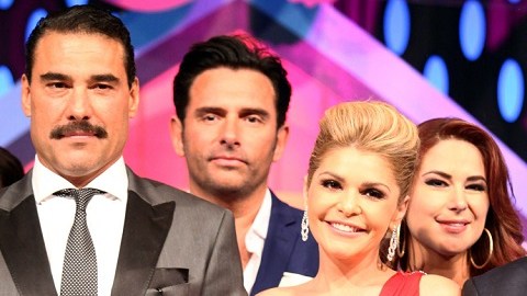 Harry Geither, en el fondo, con Eduardo Yanez, Itatí Cantoral y Ernesto Laguardia, al frente, en la presentación de la telenovela "Amores con trampa".