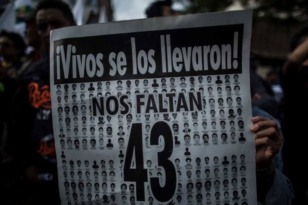 Protest for 43 missing students in Mexico City