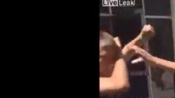 El agresor fue arrestado por la Policía de Huntington Beach.