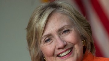 La mayoría de los latinos en California apoyan a Hillary Clinton (izq.) para presidente de EEUU y a Loretta Sánchez para senadora de la nación.