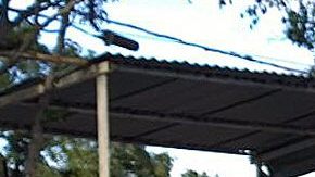 Decenas de estudiantes cruzan desde Venezuela a Colombia por un corredor humanitario habilitado por las autoridades venezolanas para retomar sus clases, interrumpidas desde hace dos semanas por el cierre de la frontera,