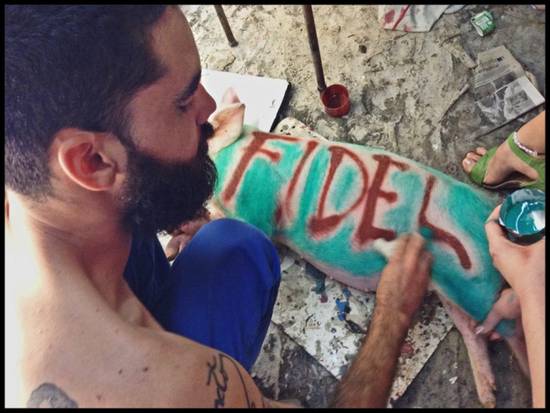 El artista lleva casi un año en prisión por pintar los nombres “Raúl” y “Fidel” en dos cerdos.