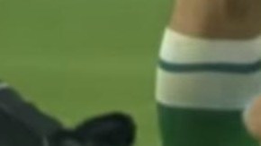 El árbitro Delfino yacía en el pasto del estadio Néstor Díaz Pérez.