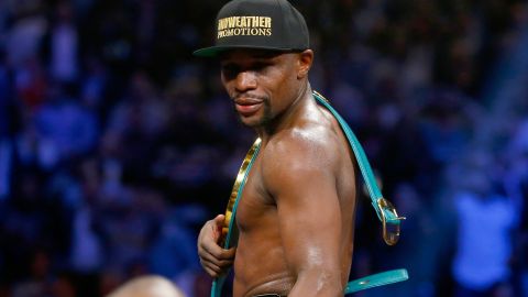 Floyd Mayweather no se limita en gastar dinero para satisfacer sus gustos.