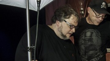 Guillermo del Toro y su laberinto del terror 'Crimson Peak: Maze of Madness', que debuta en Halloween Horror Nights, en California y Florida, este viernes.
