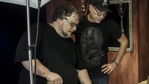 Guillermo del Toro y su laberinto del terror 'Crimson Peak: Maze of Madness', que debuta en Halloween Horror Nights, en California y Florida, este viernes.