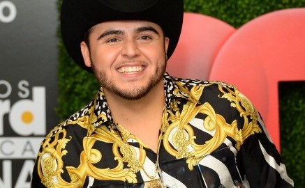 Gerardo Ortiz se enfoca en cantar y cosechar éxitos, y su equipo de todo lo demás.