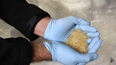 Se descomisaron casi 400 libras  de metanfetaminas, además de otras drogas.