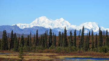 El presidente Barack Obama devolvió oficialmente el nombre al Monte Denali en Alaska, que antes era conocido como Mt. McKinley.