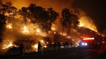 El incendio Valley al norte de California cobró la vida de una anciana.