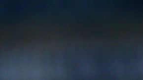 Mark Melancon, el cerrador estrella de los Piratas, lanza durante el noveno inning al ganar Pittsburgh la serie en Los Ángeles.