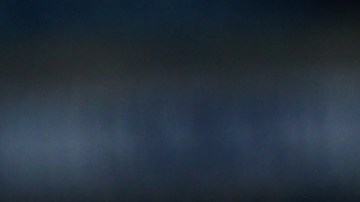 Mark Melancon, el cerrador estrella de los Piratas, lanza durante el noveno inning al ganar Pittsburgh la serie en Los Ángeles.