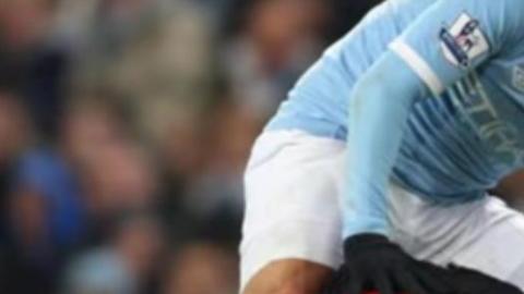 Curiosa imagen de Carlos Tevez y Rio Ferdinand.