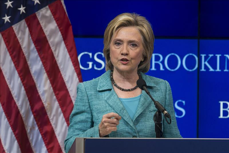 Clinton plantea una estrategia hacia Irán basada en “desconfiar y verificar”
