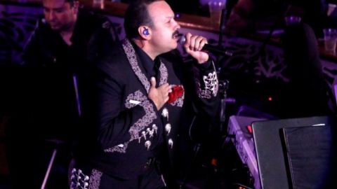 Aguilar estuvo acompañado en el escenario por sus hijos Ángela y Leonardo.