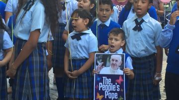 Un grupo de religiosos   rezaron para que el papa abogue por una reforma migratoria.