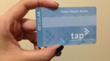 Las tarjetas TAP que se usan para pagar el metro ya se pueden usar en los autobuses, y la gente no tiene que pagar con dinero en efectivo.