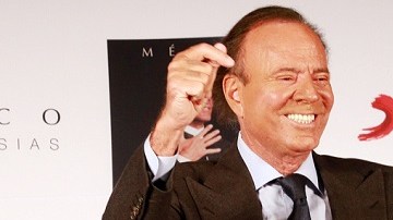 El cantante Julio Iglesias se mostró feliz y animado en la presentación de su nuevo disco, dedicado a México.