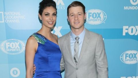 Morena Baccarin y su pareja televisiva Ben McKenzie estan involucrados en un triángulo amoroso.